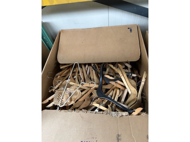 Partij winkelinventaris, kledinghangers en diversen - afbeelding 3 van  14