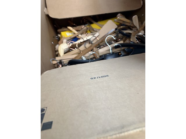 Partij winkelinventaris, kledinghangers en diversen - afbeelding 5 van  14