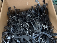 Partij winkelinventaris, kledinghangers en diversen - afbeelding 1 van  14