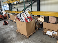 Partij winkelinventaris, kledinghangers en diversen - afbeelding 7 van  14