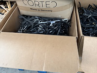 Partij winkelinventaris, kledinghangers en diversen - afbeelding 8 van  14