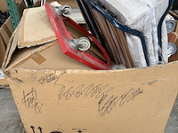 Partij winkelinventaris, kledinghangers en diversen - afbeelding 12 van  14