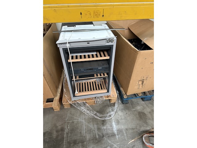 Partij winkelinventaris, kledinghangers en diversen - afbeelding 14 van  14