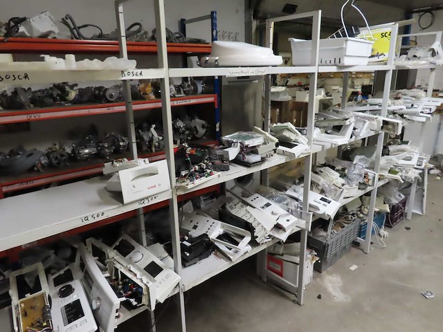 Partij witgoed onderdelen met stellingen - afbeelding 2 van  11