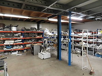 Partij witgoed onderdelen met stellingen