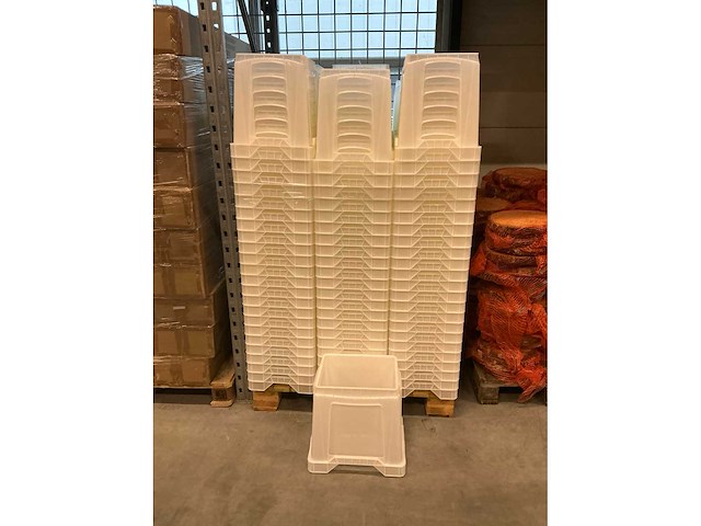 Partij witte kunststof bloemenemmers (205x) - afbeelding 2 van  4