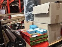 Partij w.o. dakdragers, led buis, bbq w.o. thule - afbeelding 1 van  10