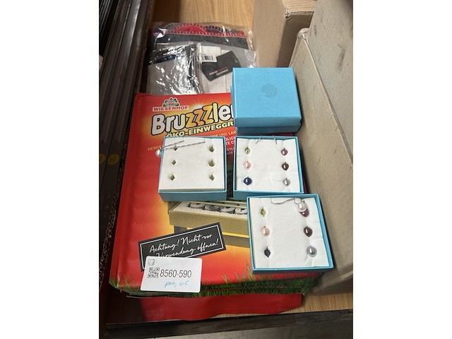 Partij w.o. dakdragers, led buis, bbq w.o. thule - afbeelding 4 van  10