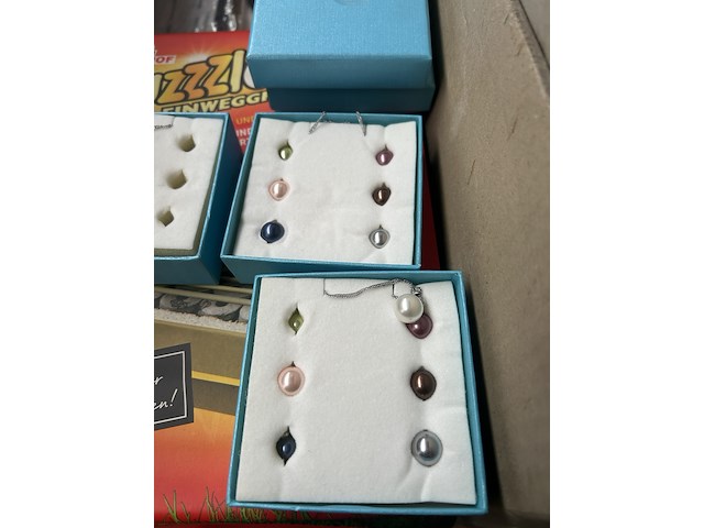 Partij w.o. dakdragers, led buis, bbq w.o. thule - afbeelding 7 van  10