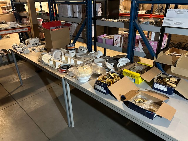 Partij w.o. installatiemateriaal, deurklinken, w.o. e.t.n., siemens - afbeelding 1 van  17
