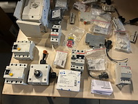 Partij w.o. installatiemateriaal, deurklinken, w.o. e.t.n., siemens - afbeelding 7 van  17