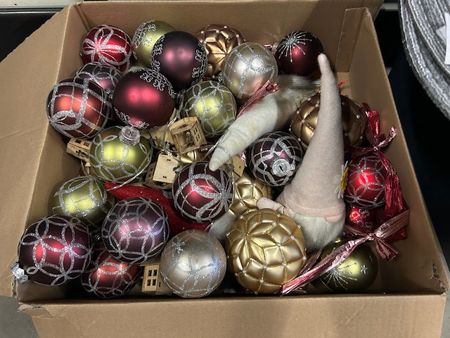 Partij w.o. kerstversiering, placemats, bloempotten - afbeelding 2 van  9