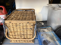Partij w.o. picknickmand, led paneel, halterset - afbeelding 6 van  6