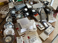 Partij w.o. verlichting en toebehoren, w.o. geberit, somfy - afbeelding 1 van  8