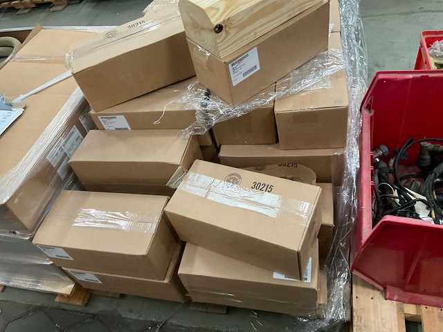 Partij wood wheel track chock (33x) - afbeelding 4 van  4