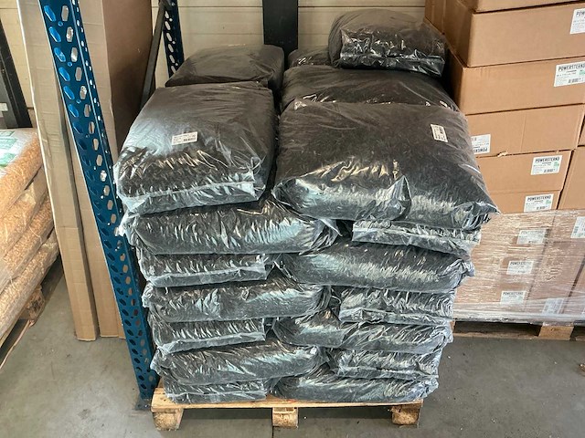 Partij woodchips black h08 50l per zak (36x) - afbeelding 1 van  3
