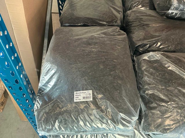 Partij woodchips black h08 50l per zak (36x) - afbeelding 2 van  3