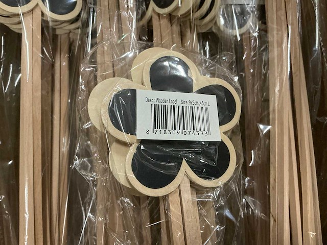 Partij wooden labels 9x9cm + 45cm stick (390x) - afbeelding 2 van  3