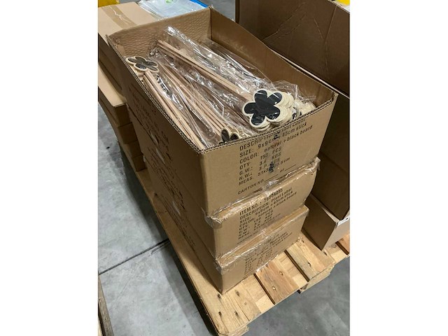 Partij wooden labels 9x9cm + 45cm stick (390x) - afbeelding 3 van  3