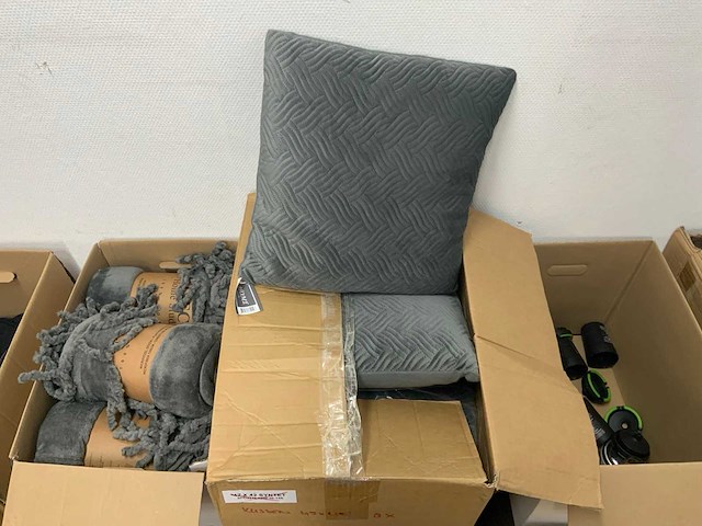 Partij woonaccessoires en kleding - afbeelding 2 van  12