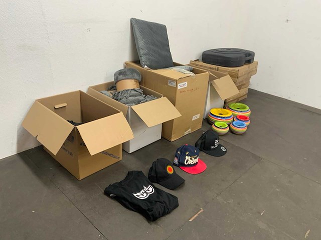 Partij woonaccessoires en kleding - afbeelding 7 van  12