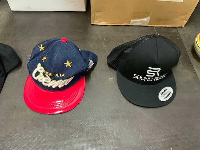 Partij woonaccessoires en kleding - afbeelding 9 van  12