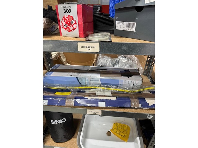 Partij woonartikelen, meubels, persoonlijke verzorging, speelgoed etc. - afbeelding 3 van  25