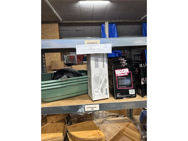 Partij woonartikelen, meubels, persoonlijke verzorging, speelgoed etc. - afbeelding 6 van  25