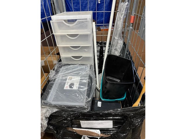 Partij woonartikelen, meubels, persoonlijke verzorging, speelgoed etc. - afbeelding 17 van  25