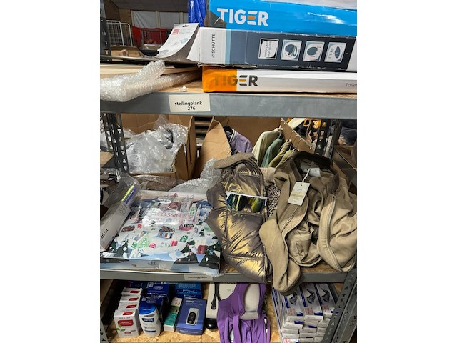 Partij woonartikelen, meubels, persoonlijke verzorging, speelgoed etc. - afbeelding 19 van  25