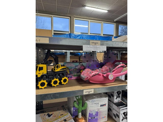 Partij woonartikelen, meubels, persoonlijke verzorging, speelgoed etc. - afbeelding 22 van  25