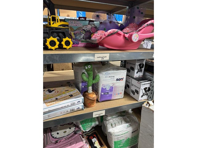 Partij woonartikelen, meubels, persoonlijke verzorging, speelgoed etc. - afbeelding 23 van  25
