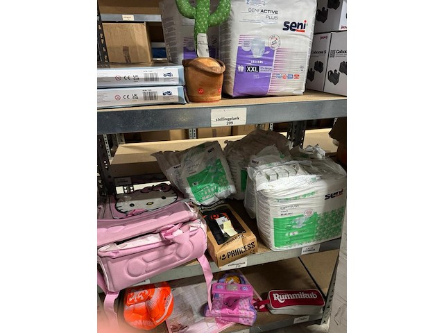 Partij woonartikelen, meubels, persoonlijke verzorging, speelgoed etc. - afbeelding 24 van  25