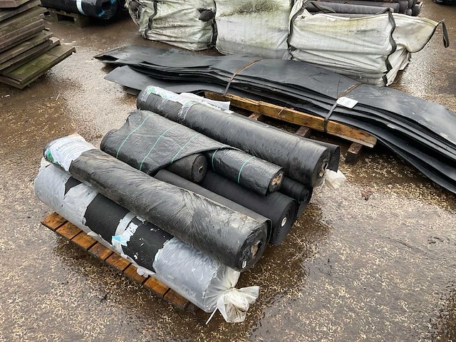 Partij worteldoek en divers - afbeelding 1 van  5