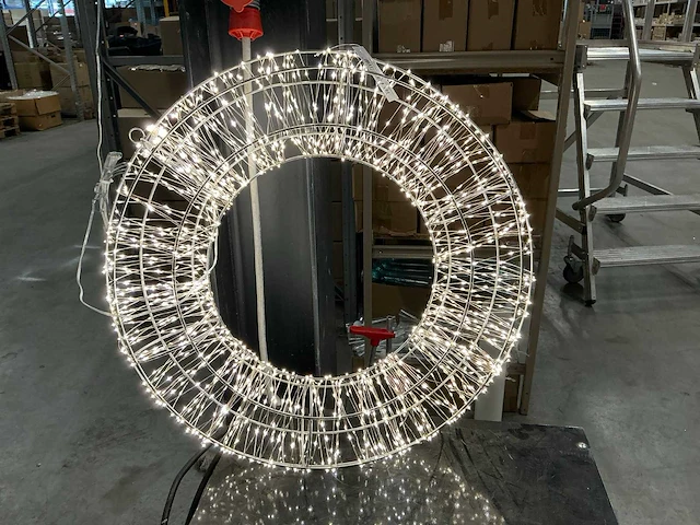 Partij wreath 58cm with 1800 led with timer ip44 metal wire silver color ring (10x) - afbeelding 1 van  5
