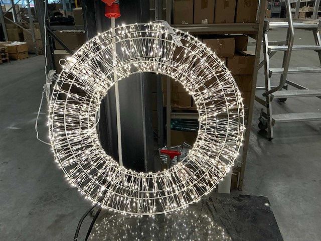 Partij wreath 58cm with 1800 led with timer ip44 metal wire silver color ring (10x) - afbeelding 1 van  4