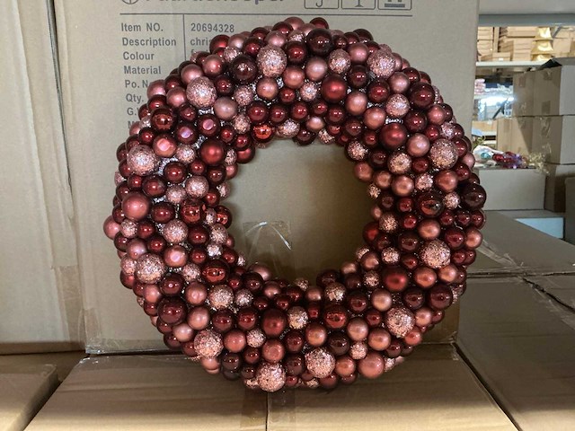 Partij wreath with balls d33cm red (48x) - afbeelding 1 van  4