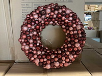 Partij wreath with balls d33cm red (48x) - afbeelding 1 van  4