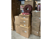 Partij wreath with balls d50cm red (32x) - afbeelding 3 van  4
