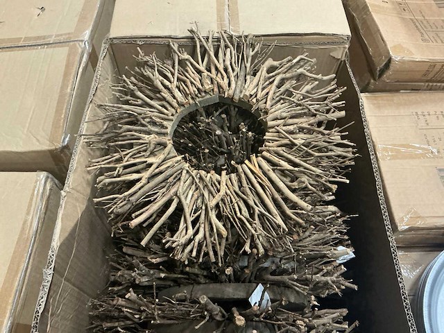 Partij wreath with branches d40cm (160x) - afbeelding 1 van  3