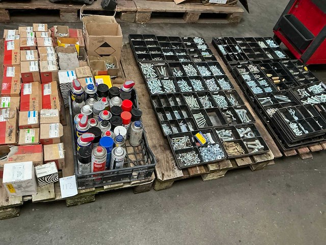 Partij wurth bevestigingsmiddelen en divers - afbeelding 1 van  14