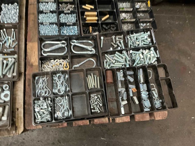 Partij wurth bevestigingsmiddelen en divers - afbeelding 7 van  14