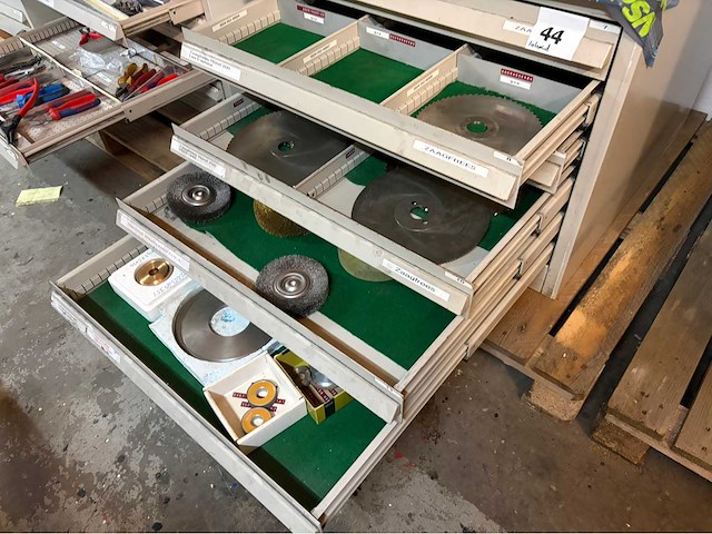 Partij zaagfrezen - afbeelding 1 van  8