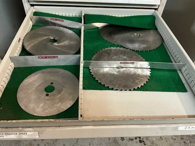 Partij zaagfrezen - afbeelding 5 van  8