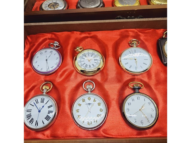 Partij zakhorloges in horlogekist - afbeelding 5 van  11