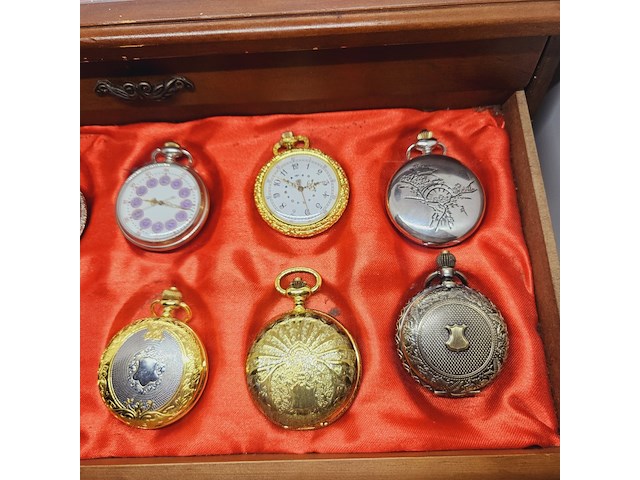 Partij zakhorloges in horlogekist - afbeelding 9 van  11