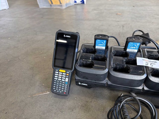 Partij zebra barcode scanners met docking stations en handheld terminal - afbeelding 2 van  5