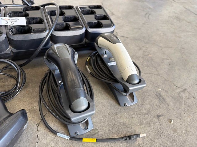 Partij zebra barcode scanners met docking stations en handheld terminal - afbeelding 4 van  5
