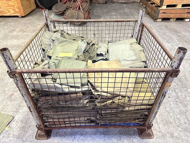 Partij zeil en zakken - afbeelding 1 van  4