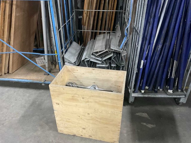 Partij zekeringsmateriaal voor meubelbak - afbeelding 9 van  12
